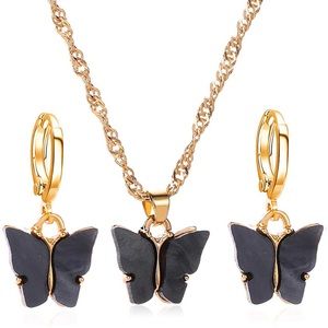 BUY 2 GET ONE FREE🖤 necklace and earrings set